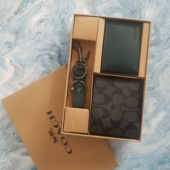 COACH 3 In 1 Wallet Gift Set - Picture 1 of 7